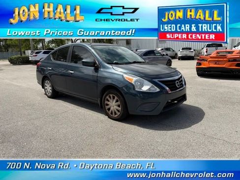 Used 2017 Nissan Versa SV image 1