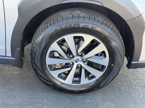Used 2025 Subaru Outback Premium image 9