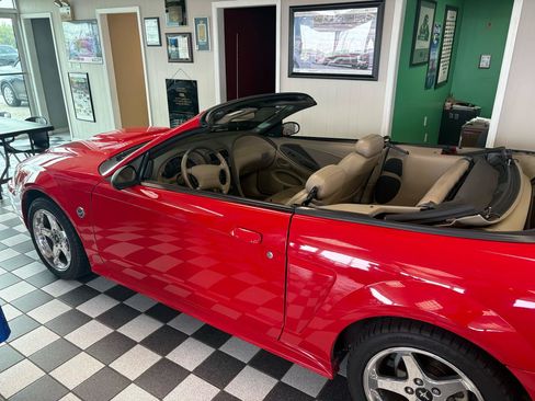 Used 2004 Ford Mustang GT RWD image 10