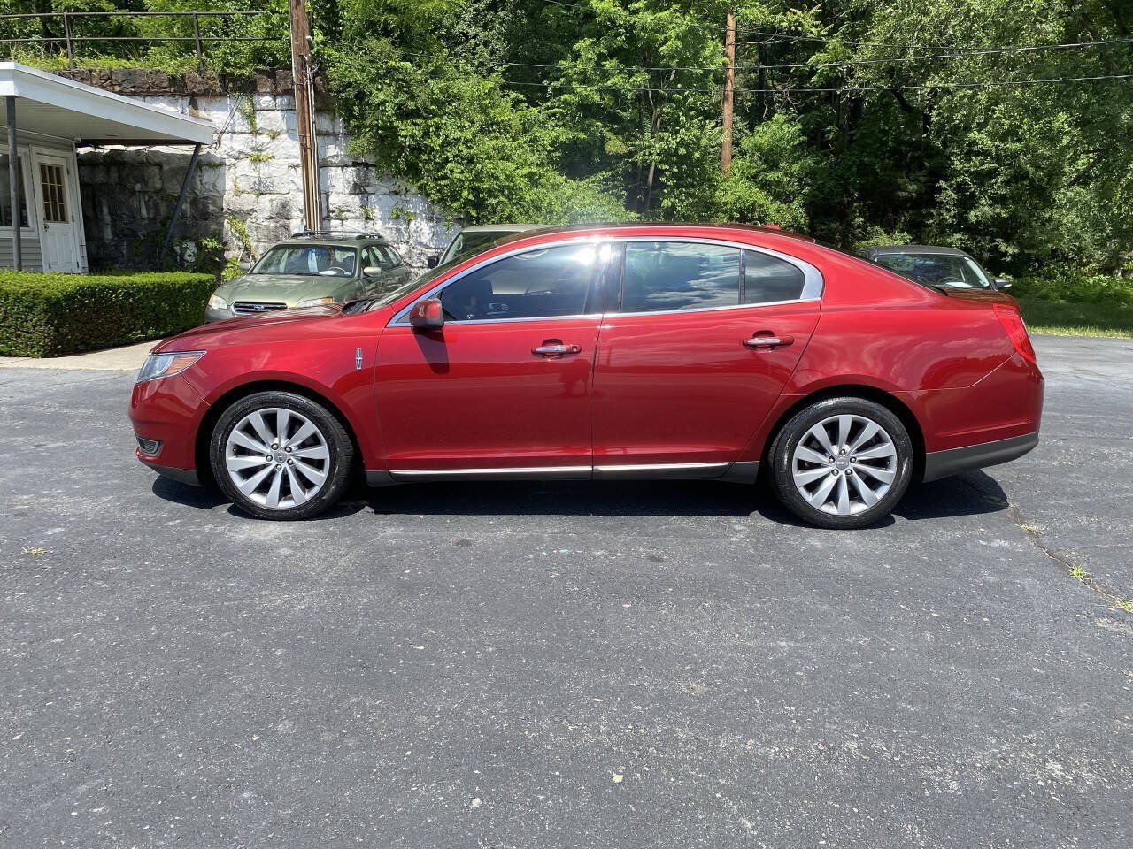 Used 2013 Lincoln MKS FWD image 2