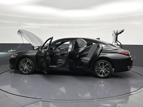 Used 2025 Lexus ES 300h w/ Premium Package FWD image 46