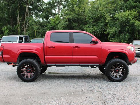 Used 2019 Toyota Tacoma SR image 9