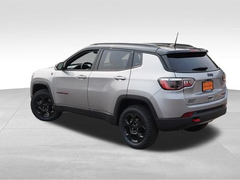 Used 2023 Jeep Compass Trailhawk w/ Trailhawk Convenience Group AWD/4WD image 7