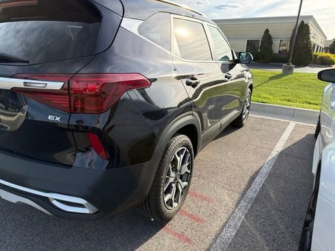 Used 2021 Kia Seltos EX AWD/4WD image 3