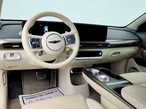 Used 2023 Genesis GV60 Performance image 12