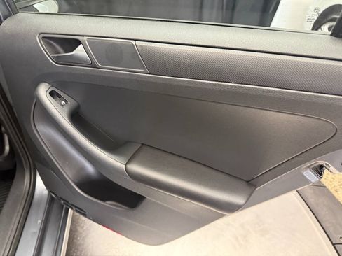 Used 2013 Volkswagen Jetta S FWD image 23