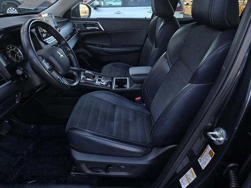 Used 2024 Mitsubishi Outlander SE Black Edition FWD image 17