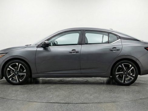 Used 2025 Nissan Sentra SV FWD image 5