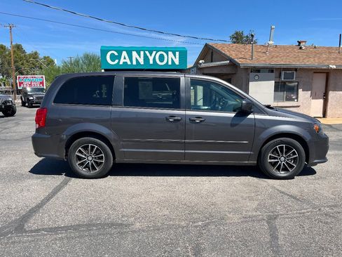 Used 2016 Dodge Grand Caravan R/T w/ Driver Convenience Group FWD image 2