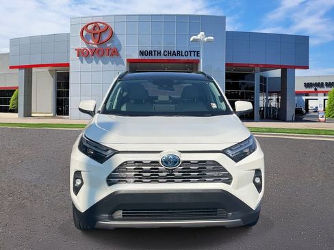 Used 2022 Toyota RAV4 Limited AWD/4WD image 3