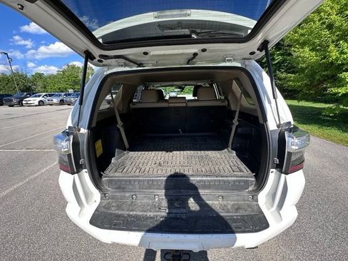 Used 2022 Toyota 4Runner SR5 Premium w/ Moonroof Package AWD/4WD image 10