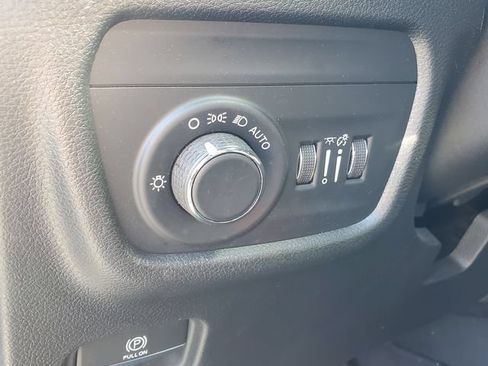Certified 2024 Jeep Grand Cherokee Altitude AWD/4WD image 8