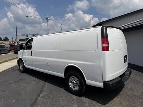 Used 2019 GMC Savana 2500 Extended RWD image 3
