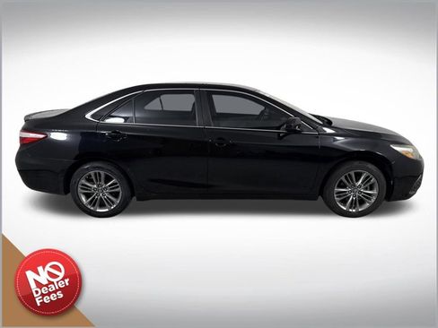 Used 2017 Toyota Camry SE image 2