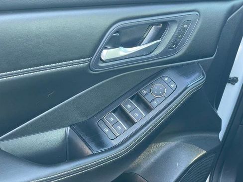 Certified 2024 Nissan Rogue SL w/ SL Premium Package image 12