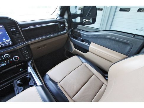 Used 2023 Ford F250 Lariat w/ Lariat Ultimate Package AWD/4WD image 11