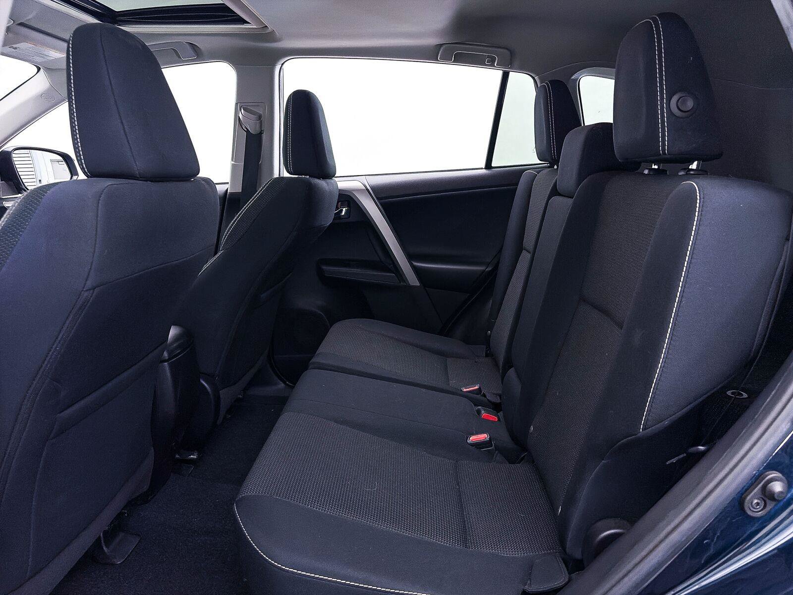 Used 2017 Toyota RAV4 XLE AWD/4WD image 31