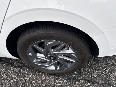 Used 2024 Hyundai Elantra SEL image 19