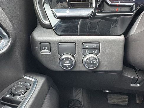 Used 2024 GMC Sierra 1500 SLT image 17