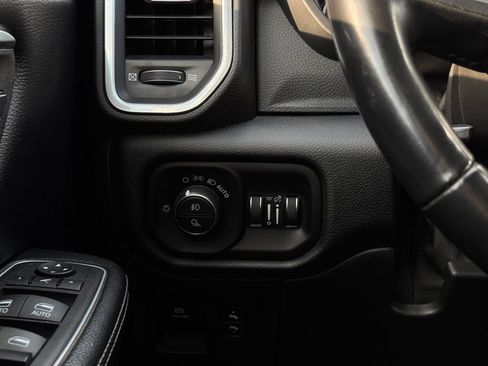 Used 2022 RAM 1500 Laramie AWD/4WD image 39