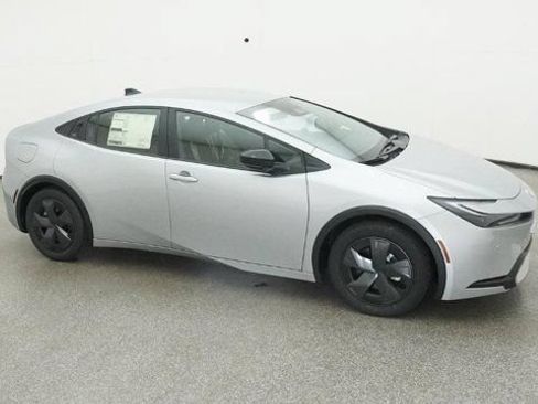 New 2026 Toyota Prius Plug-In Hybrid FWD image 11