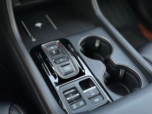 Used 2025 Honda Pilot TrailSport image 12