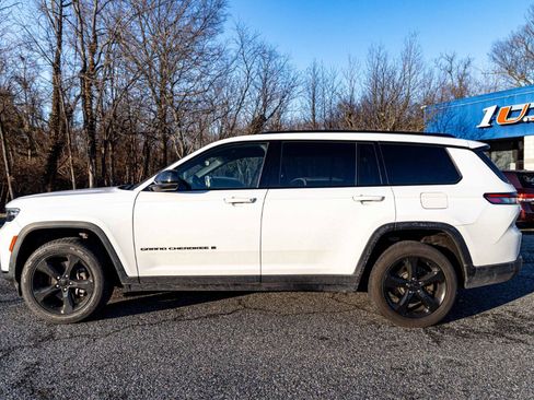 Used 2023 Jeep Grand Cherokee L Laredo image 3