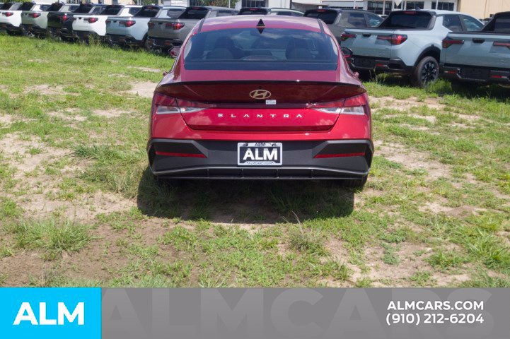 Used 2025 Hyundai Elantra Sport FWD image 6