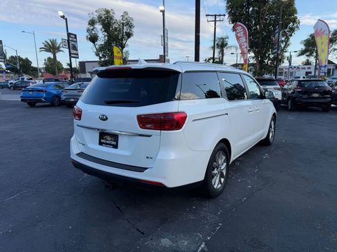 Used 2019 Kia Sedona EX FWD image 3