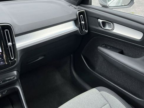 Used 2024 Volvo XC40 B5 Core AWD/4WD image 26