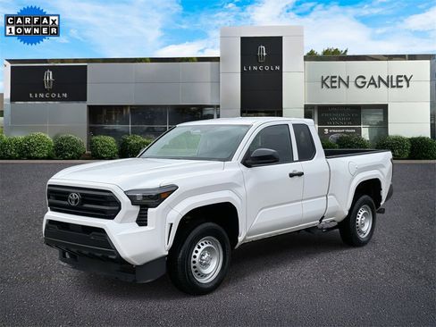 Used 2025 Toyota Tacoma SR image 7