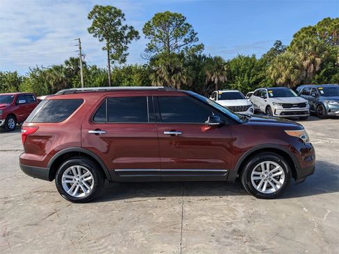 Used 2015 Ford Explorer XLT w/ Equipment Group 202A image 10