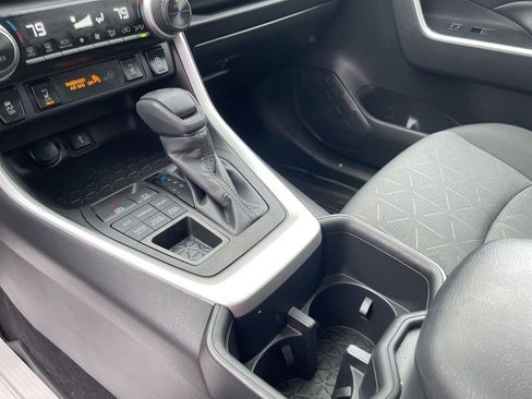 Used 2022 Toyota RAV4 XLE w/ Convenience Package image 17