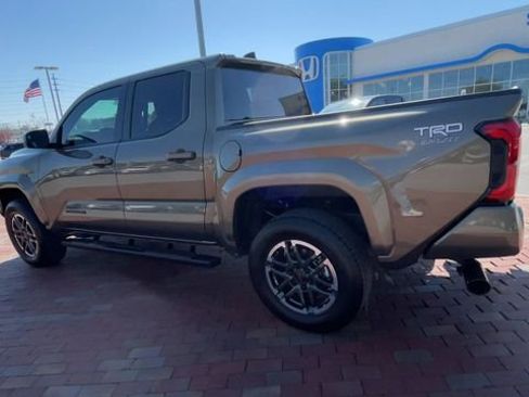 Used 2025 Toyota Tacoma TRD Sport AWD/4WD image 7