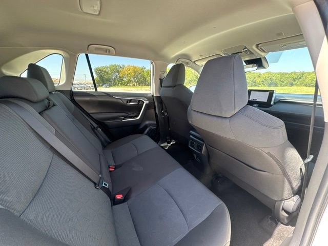 Used 2025 Toyota RAV4 XLE AWD/4WD image 18