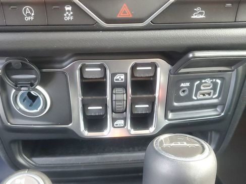 Used 2025 Jeep Gladiator Sport AWD/4WD image 31