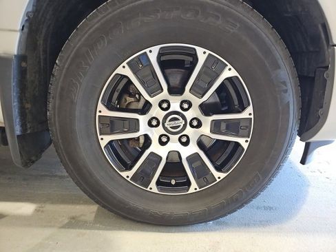 Used 2021 Nissan Titan SV w/ SV Convenience Package image 26