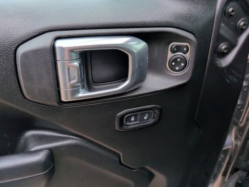 Used 2023 Jeep Gladiator Sport AWD/4WD image 11