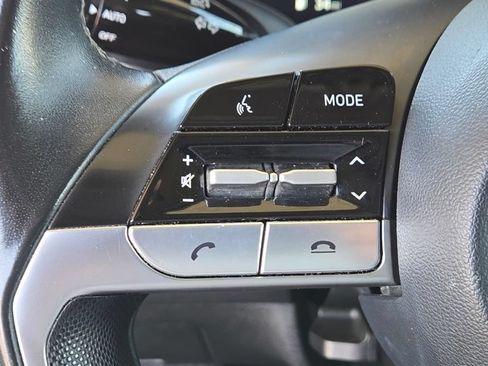 Used 2023 Hyundai Elantra Limited FWD image 18
