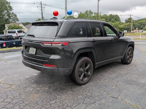 Certified 2024 Jeep Grand Cherokee Limited w/ Black Appearance Package image 4