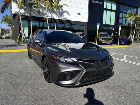 Used 2023 Toyota Camry SE image 8