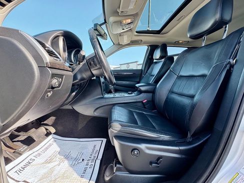 Used 2011 Jeep Grand Cherokee Laredo image 12