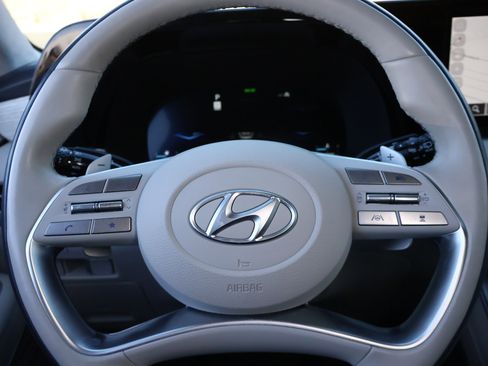 Used 2023 Hyundai Palisade Calligraphy image 14