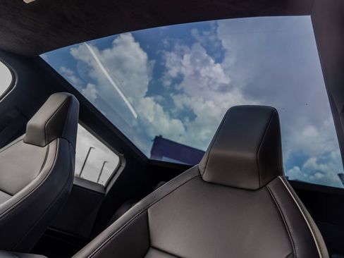 Used 2025 Tesla Cybertruck AWD Crew Cab image 16
