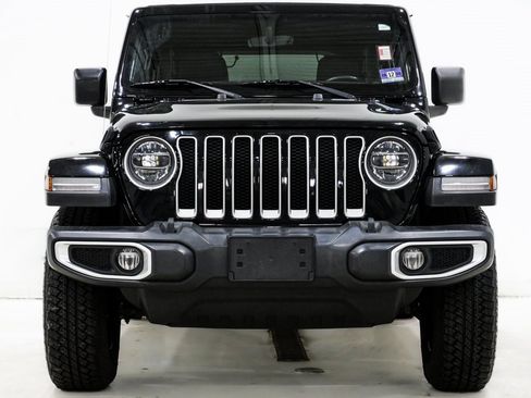 Used 2019 Jeep Wrangler Unlimited Sahara image 2