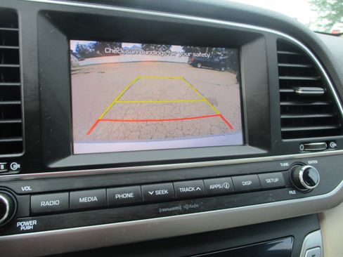 Used 2017 Hyundai Elantra SE FWD image 21