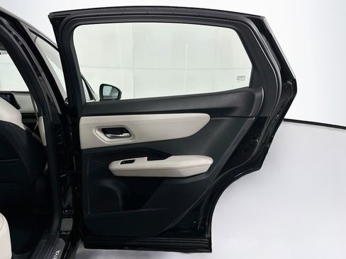 Used 2024 Nissan Ariya AWD image 30
