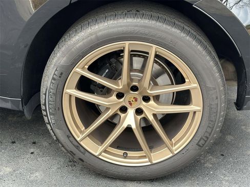 Used 2025 Porsche Macan image 8