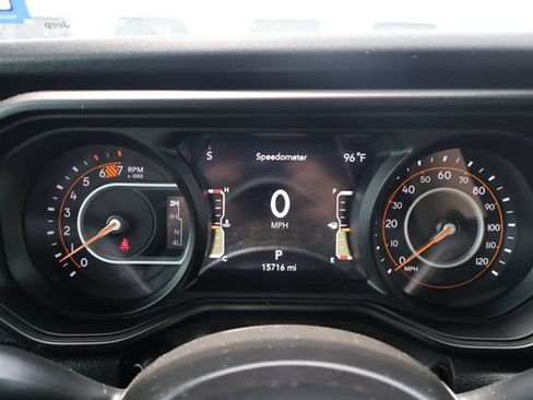 Used 2025 Jeep Wrangler Unlimited Rubicon w/ Convenience Group AWD/4WD image 14