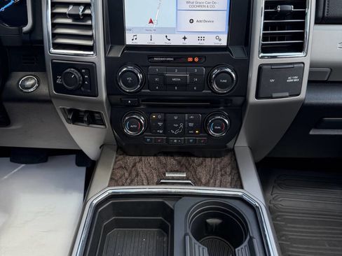 Used 2017 Ford F250 Lariat w/ Lariat Ultimate Package AWD/4WD image 33